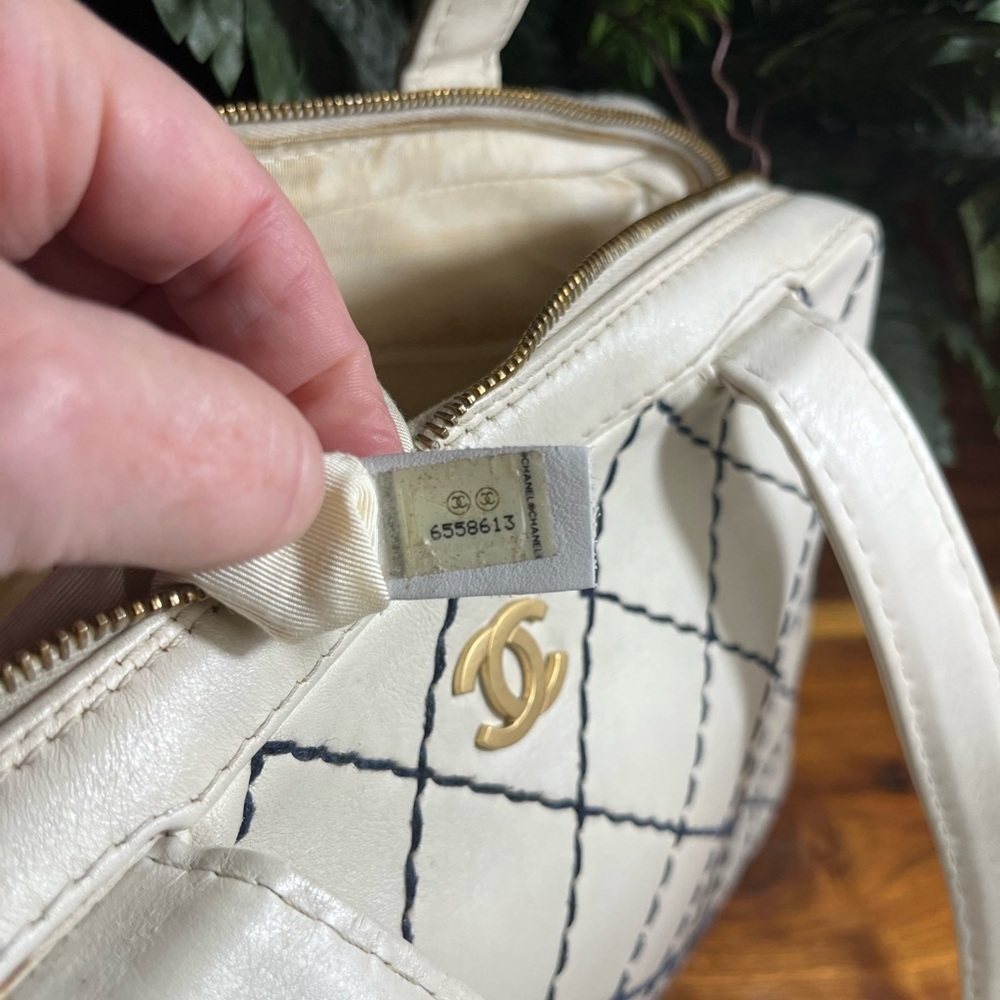 Vintage Chanel off Cream Leather Tote Bag - Picture 9 of 16